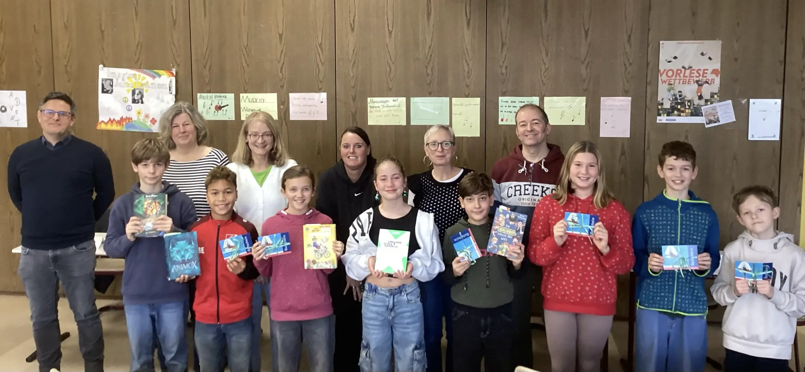 Teilnehmer und Juroren des Vorlesewettbewerbs 2025